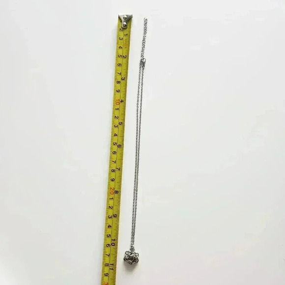 Sweet purple flower necklace with a small silver chain - Picture 7 of 8